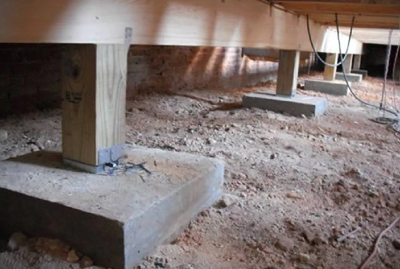 Pier and beam foundation structure beneath a Northwest Arkansas home